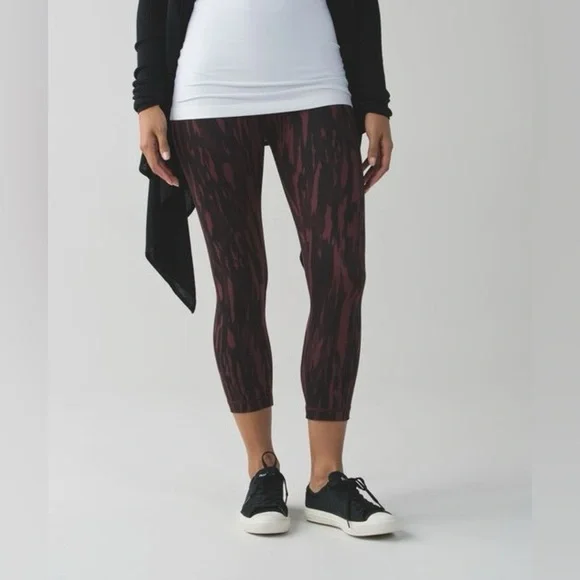 LULU LEMON | winder under high rise tight | size 6 - Picture 2 of 6